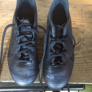 Nike cleats, great shape, 5.5 youth, black with purple swoop outline